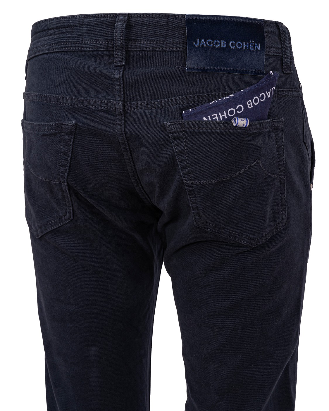 shop JACOB COHEN Saldi Jeans: Jacob Cohen pantalone in cotone elasticizzato.
Modello Leonard (ex 613) con tasca america.
Composizione: 97% cotone 3% elastan.
Made in Italy.. UQM0801 S3657-Y99 number 1958939